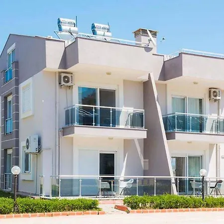 ANTALYA Oteller bölgesinde site içinde villa Villa